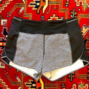 Lululemon, size 10, black and white running shorts